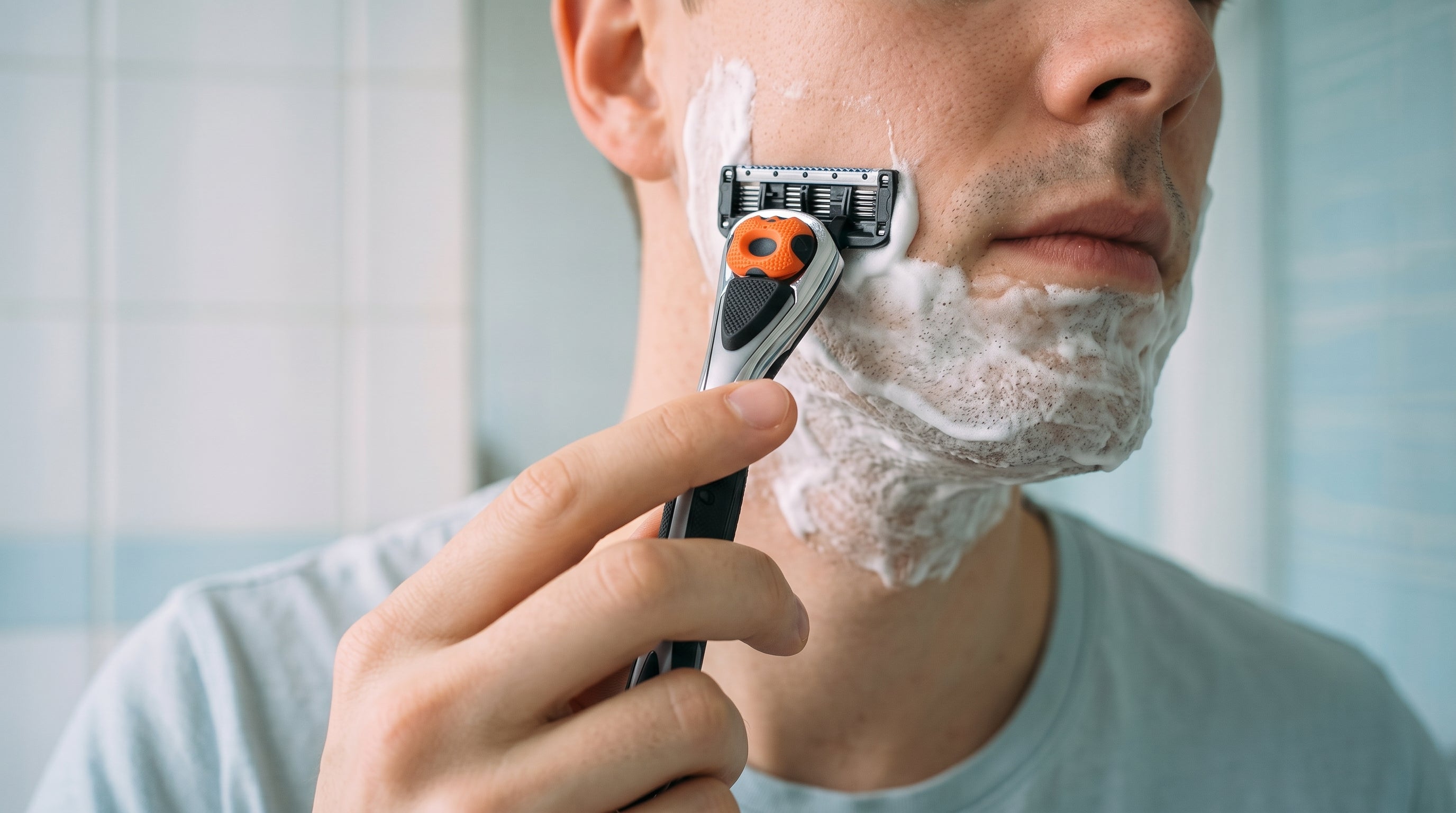 Aftershave uden parfume fra ShaveSafe. AI-genereret billede.
