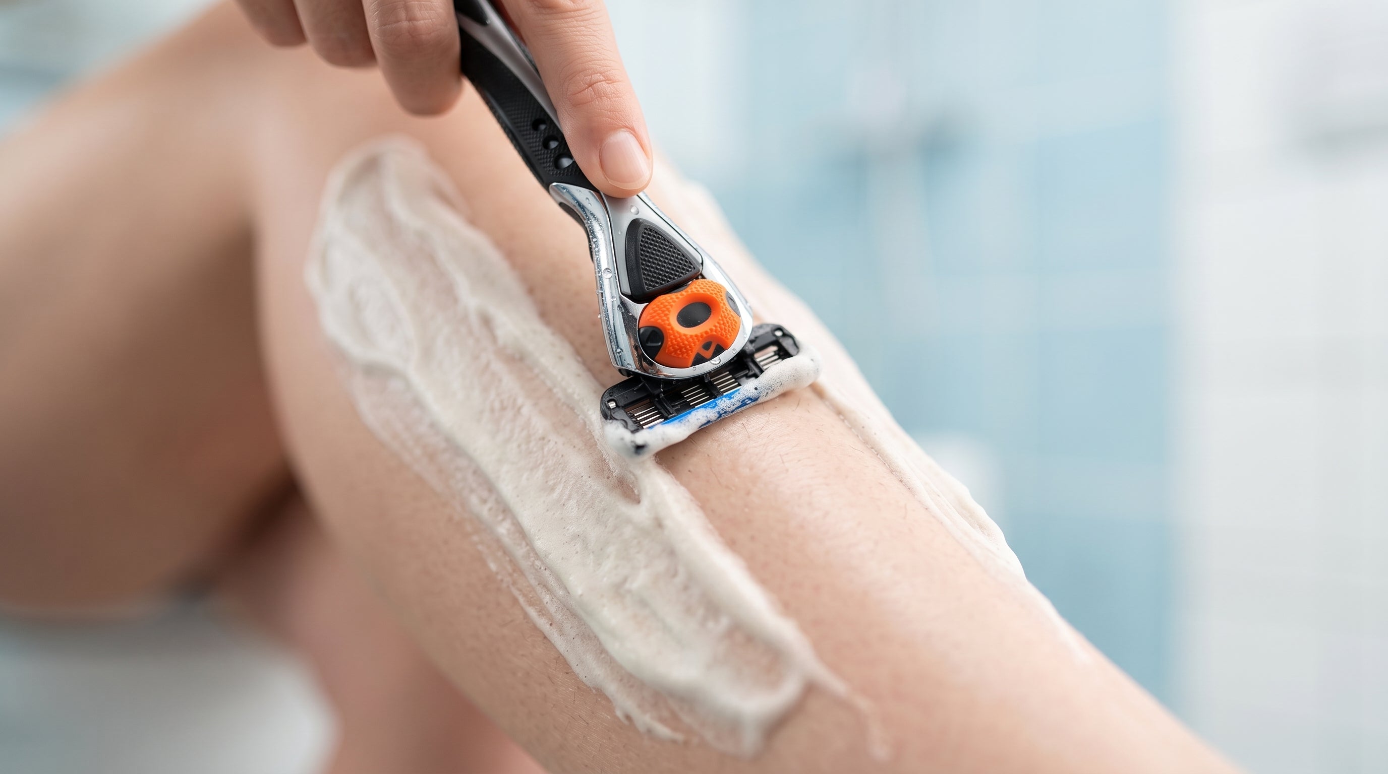 Barbering ved psoriasis med ShaveSafe. AI-genereret billede.